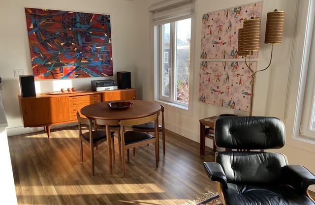 Modern comfort in central Peninsula location
