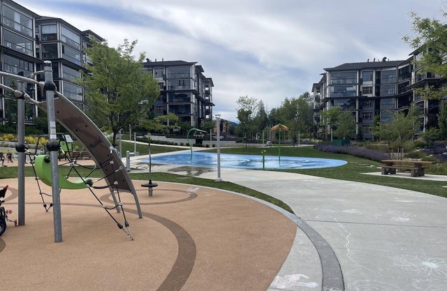 Modern & Comfy 2 bedroom Condo in Langley | Close to Highway 1