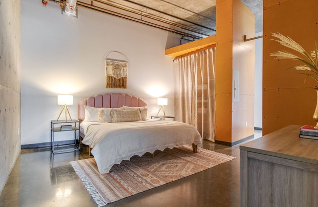 Modern Condo In Gulch Neighborhood!
