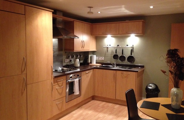 Modern, convenient, 2 bed apartment with parking close to the train station.