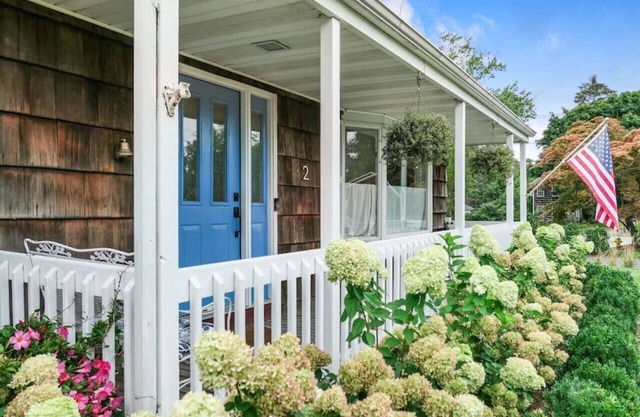 Modern Cottage in Bellport with Pool