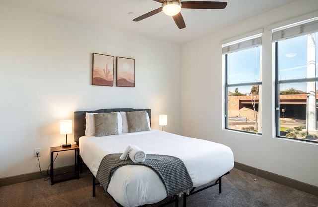 Modern CozySuites on the Town Lake waterfront! 19