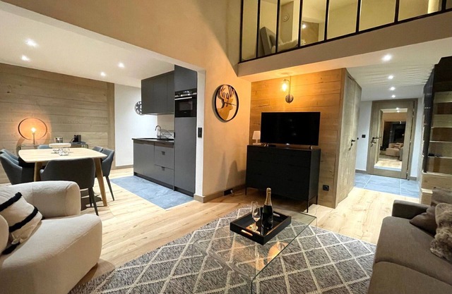 Modern Duplex · Central Location · Family-Friendly · Mtn Views
