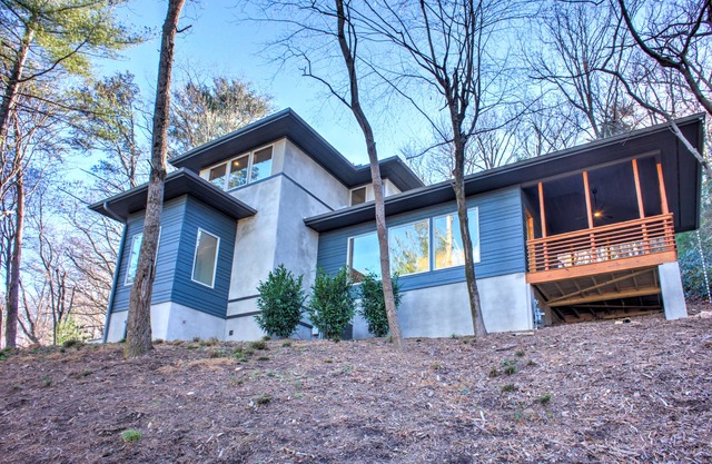 Modern Escape🌲 Stylish, Wooded Setting + Biltmore Pass | S. Asheville