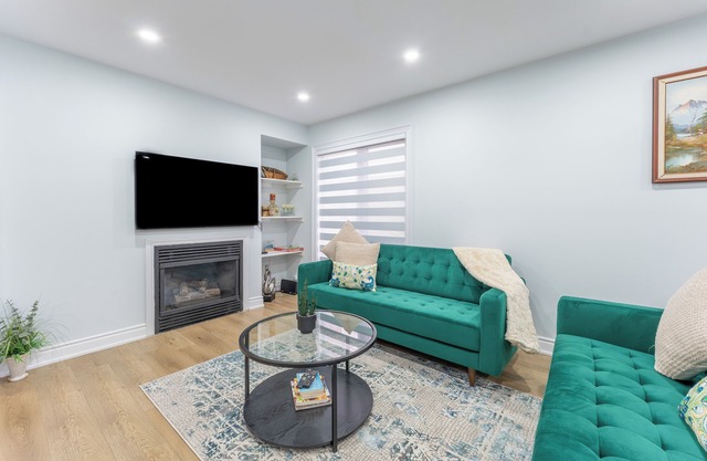 Modern Family Home in Brampton ~ Unwind in Comfort