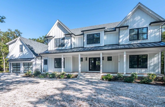 Modern Farmhouse With Stylish Design In Edgartown