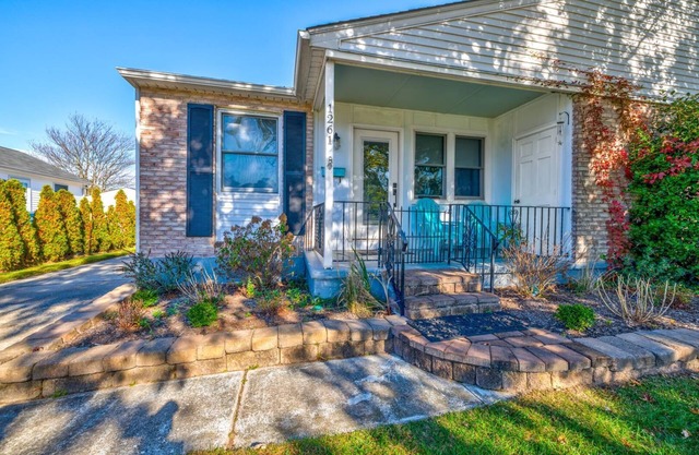 Modern Fenced in Pet Friendly 2BR 1BA Home