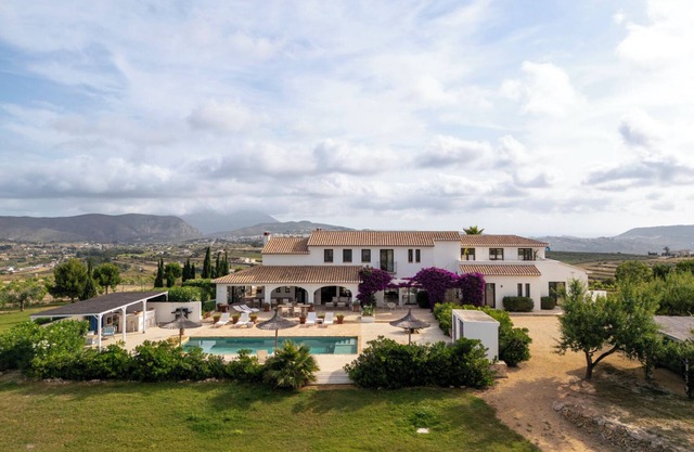 Modern finca with spectacular views over Moraira-Teulada & heated pool