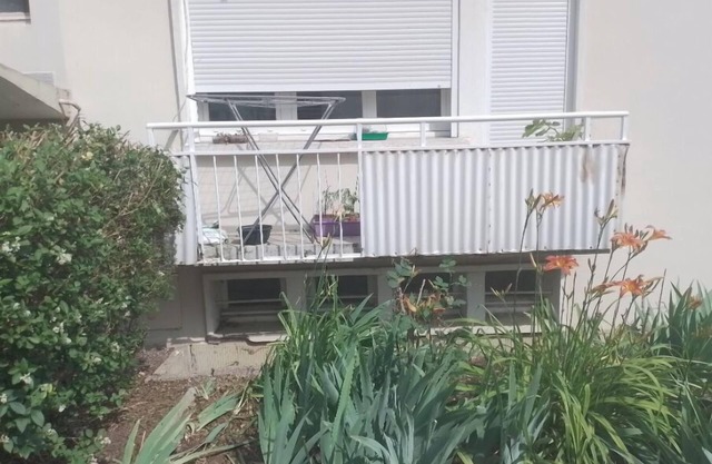 Modern first floor apartment - 2 bedrooms, sleeps 4