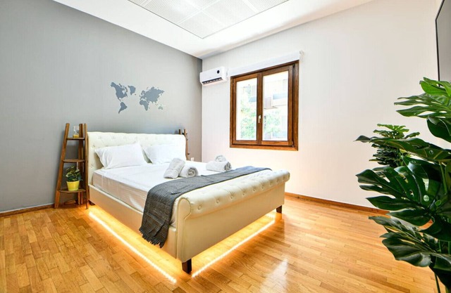 Modern Flat in Central Athens (Chrysanthemum)