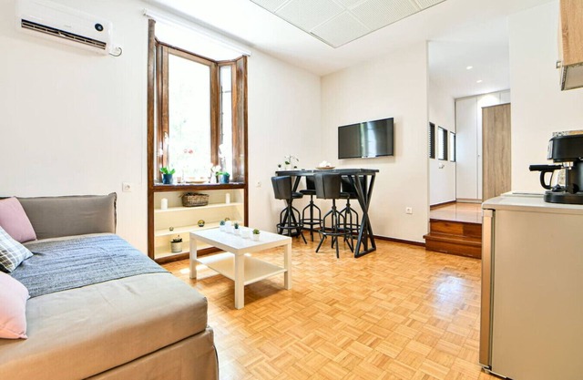 Modern Flat in Central Athens - Lavatera