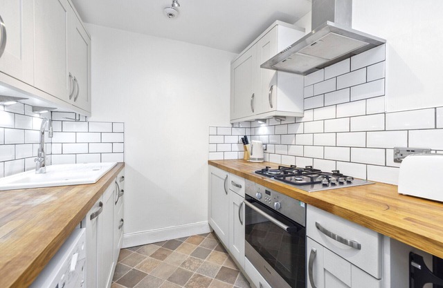 Modern flat in City Centre (For up to 3 guests)