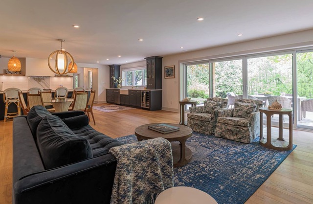 Modern Green Oasis in private setting, covered patio with hot tub and fire pit!