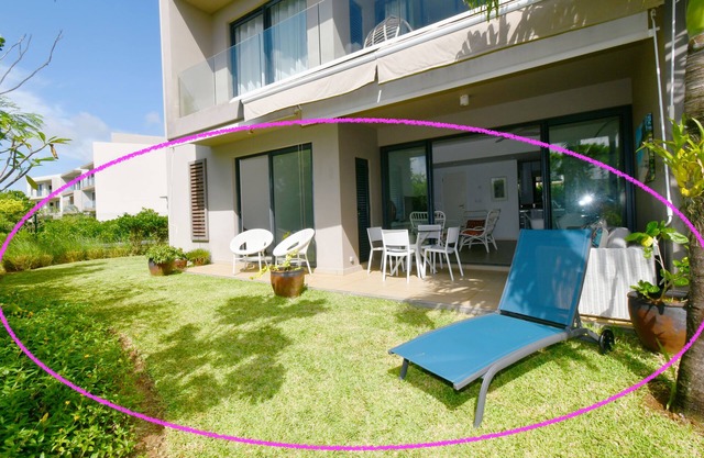 Modern ground-floor apartment, wifi, private garden
