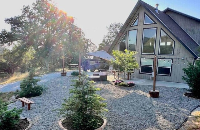 Modern House 5 acr in Sequoia National Forest with Hot Tub, Sauna and Playground
