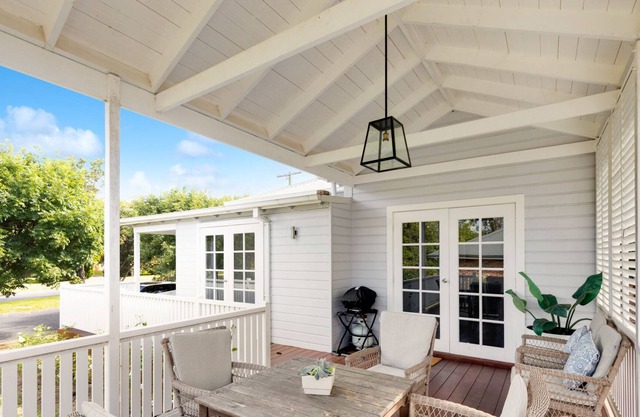 Modern Hamptons Cottage with Outdoor Deck