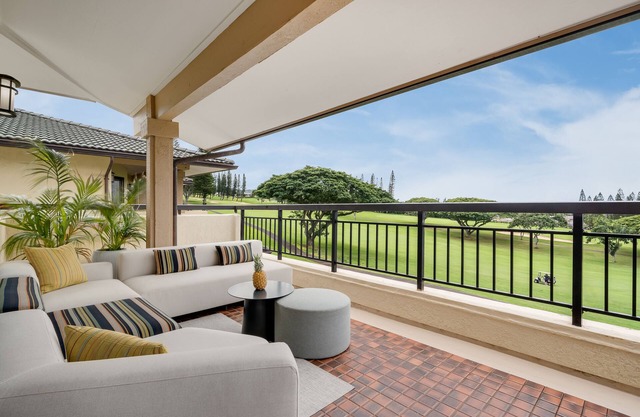 MODERN HAWAII ⛳️ Modern Remodel, steps to the Beach, 4th Tee, Ocean View, 4 Pools
