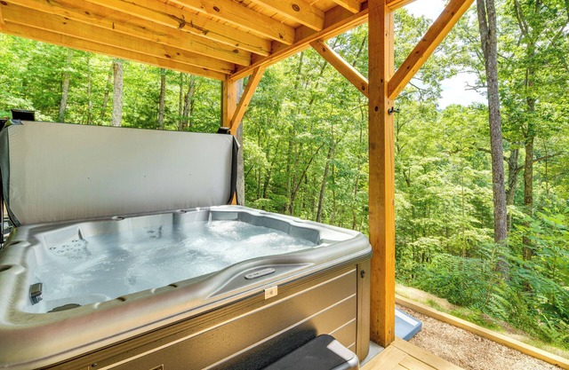 Modern Hiker's Haven w/DuPont State Forest Views!