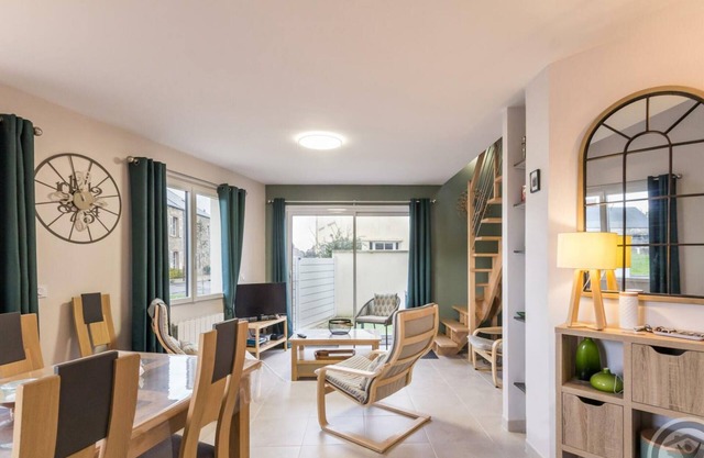 Modern Home with Private Courtyard, Terrace & Bikes, Near Port in Saint-Vaast-la-Hougue