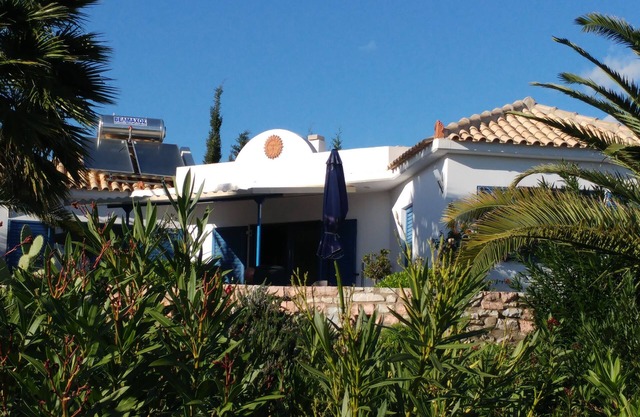 Modern holiday home, very quiet, surrounded by olive groves on a hill