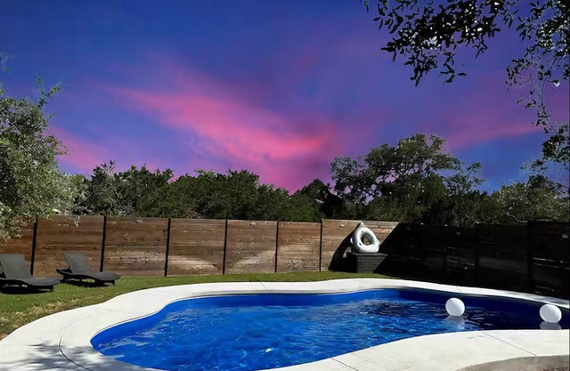 Modern Home 5 Minutes to Lake with Pool, Parks, Games and Pet Friendly