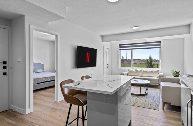 Modern home-style space close to airport.