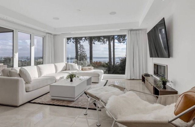 Modern Home with Breathtaking Ocean & City Views