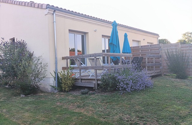 Modern house T3 65m² enclosed garden, free parking - Bordeaux wine region