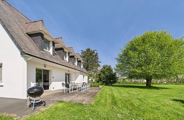 Modern house for 12, large garden, terrace