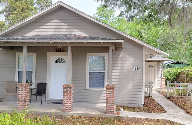 🌟 Modern House Minutes from Downtown Gainesville, UF, VA & More! 🏡✨