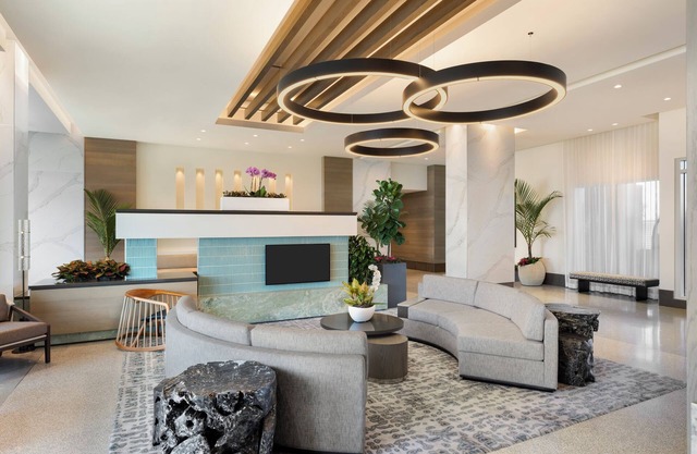 Modern King Studio Close to Dining, Shopping, and Waterfront Parks