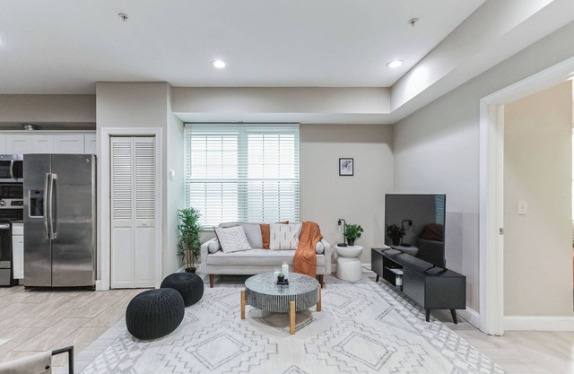 Modern large 2-bedroom apartment in Central Philadelphia!