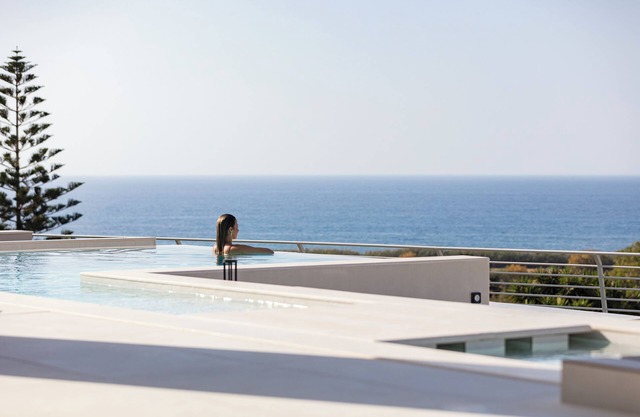 Modern leisure: 3 Pools, Hot Tub, Wide Open Spaces