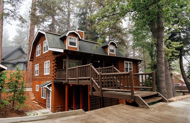 Modern log home in Running Springs w/hot tub & amenities, near Lake Arrowhead!