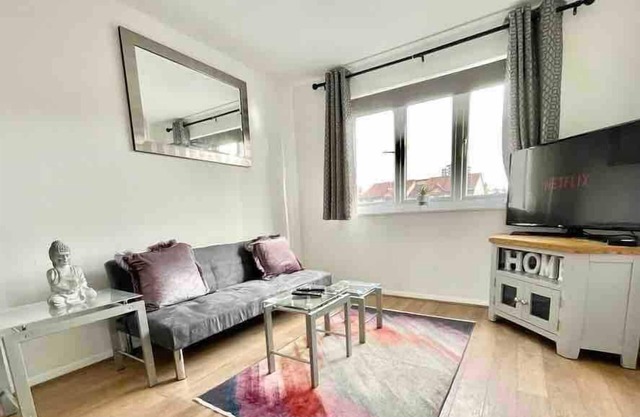 Modern London flat with free parking