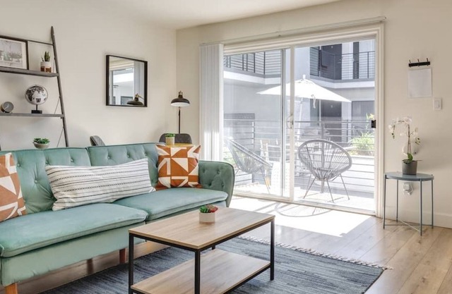 Modern Los Angeles King 1BR Beach Parks Hiking