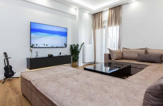 Modern Luxury 2 Bd Apt in Kallithea