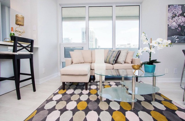 Modern Luxury 2 Bedroom Condo Steps from TTC
