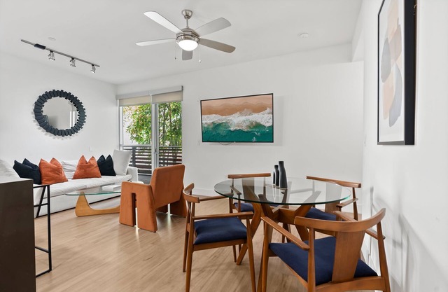 Modern Luxury 2BR in the Heart of Santa Monica – Walk to Beach, Dining & More