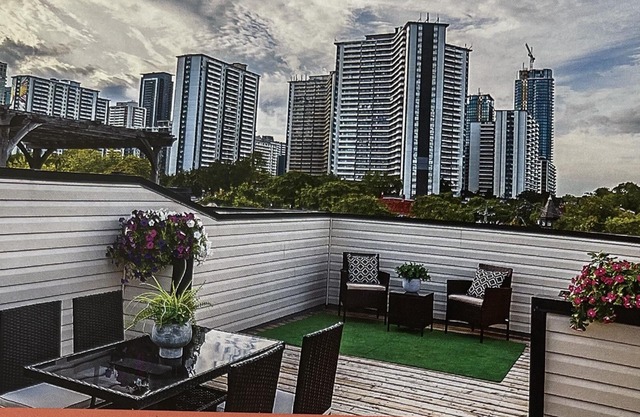 Modern Luxury 3 bedrooms, Free parking, Downtown, townhouse