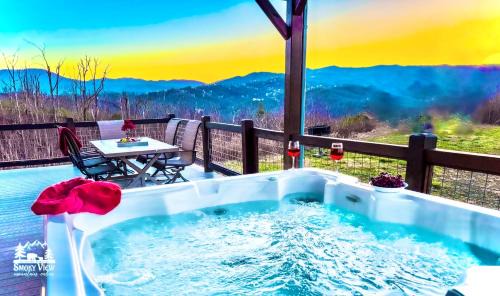 Modern Luxury-6 Bed 5 Bath CABIN AMAZING LOCATION & PRIVACY! -4 Miles to Gatlinburg-7 to Dollywood-Hot Tub-Fireplace-King Suits-Theater-Grill-Free Parking for 10 Vehicles-Fire pit-Fully Stocked Kitchen-"Smoky View Cabin"