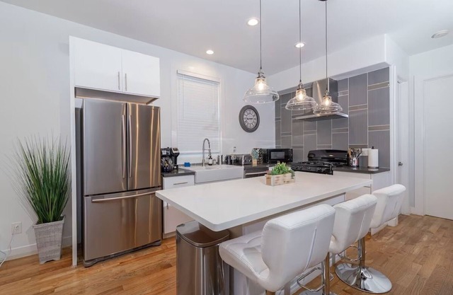 Modern Luxury House closed to San Francisco & Berkerly & DT Oakland & Alameda