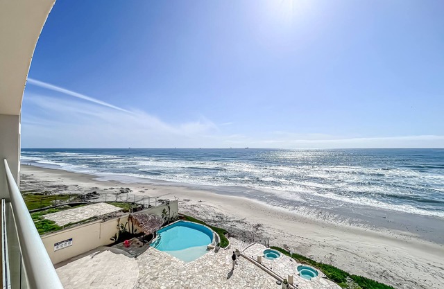 Modern-MarYSol Condo-BeachfrontAccess-2BR-Rosarito