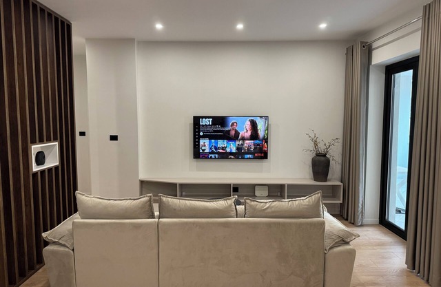 Modern meets Comfort 2 Br apartment in Bllok