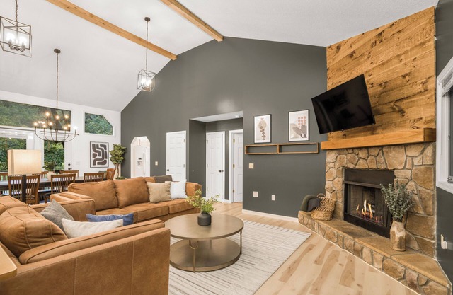Modern Mountain Chalet with Hot Tub, Sleeps 14