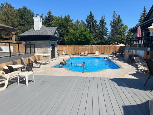Modern Mountainside Ski In/Ski Out Studio at Blue