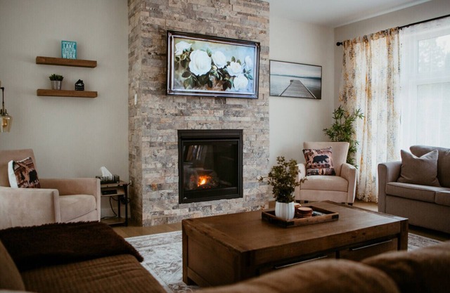 Modern Muskoka Retreat w/King Bed & Hot Tub