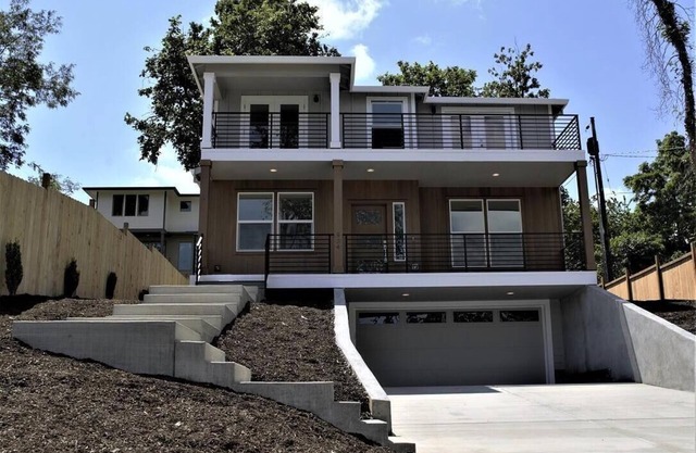 Modern, new and close to lake