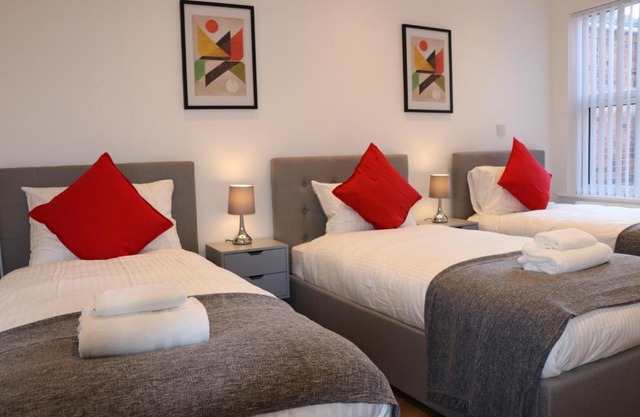 Modern Newgate Apartments - Convenient Location, Close to All Local Amenities
