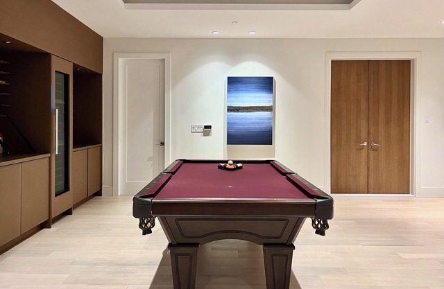 Modern Private Basement Suite in Vancouver with Free Parking